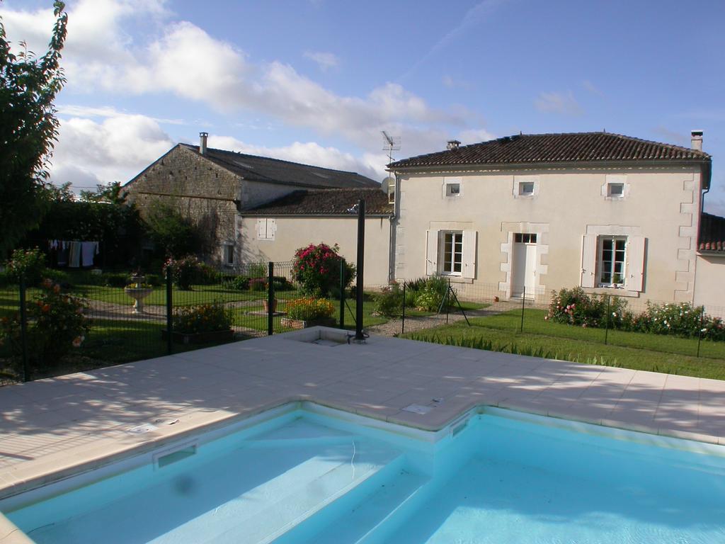 Chambres D'Hotes L'En Haut Des Vignes Mérignac Exterior foto
